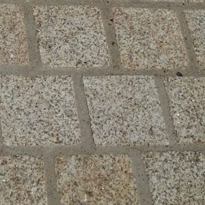 Pavés Granit gris-beige bouchardés